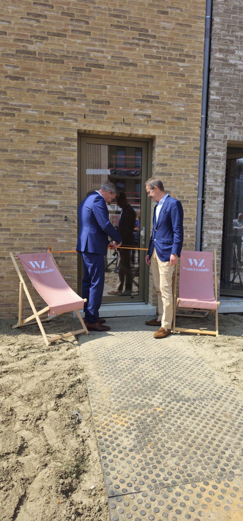 Zon, sfeer en poffertjes: zo vierden we de opening van onze kijkwoning