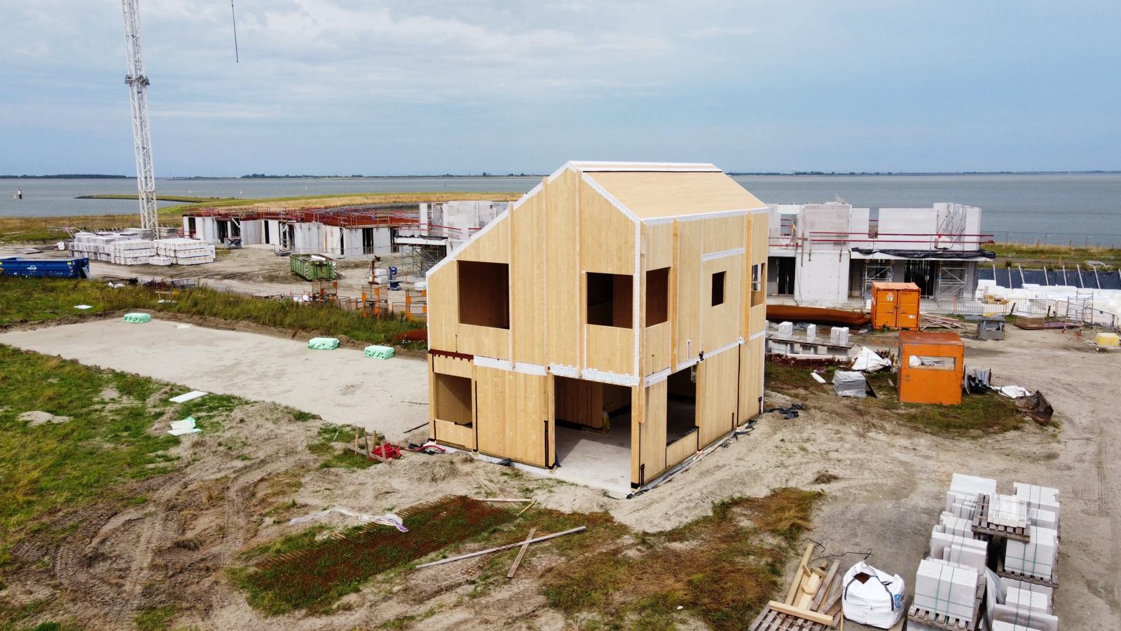 'Nieuw Zeeuws dorp krijgt houten huizen met golvende daken'