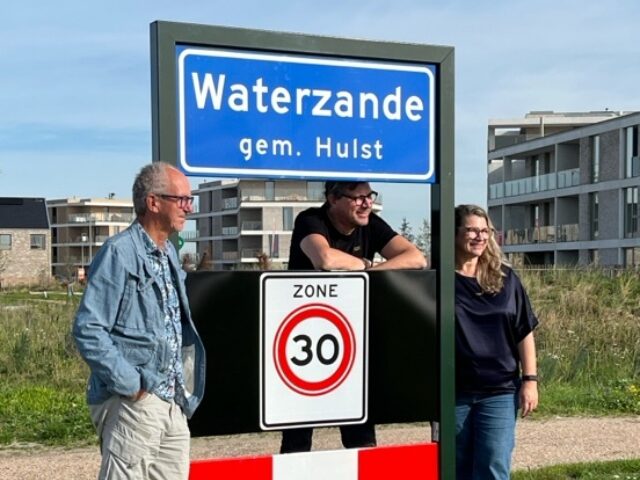 Plaatsnaambord van Waterzande bij de ingang van het dorp
