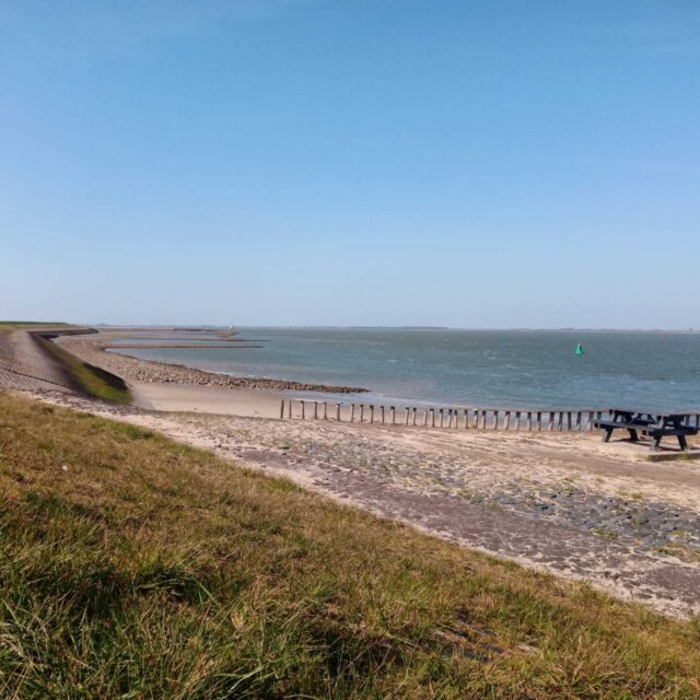 Uitzicht op de het strand vlak bij Waterzande