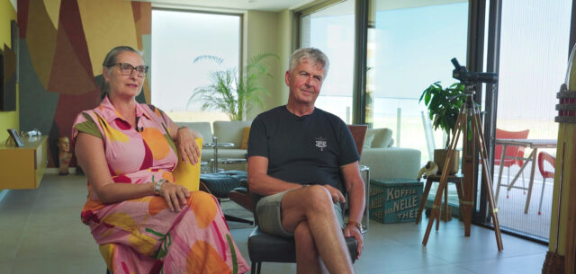 Dingena en Otto Tromp tijdens hun interview over wonen in Waterzande