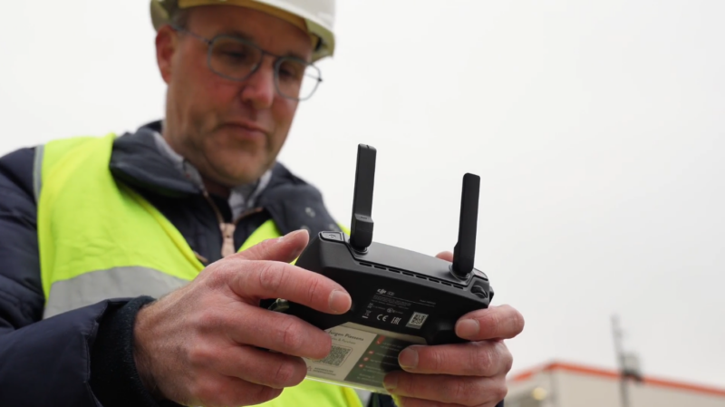 Dronepiloot Jurgen Piessens volgt de bouw van Waterzande op de voet